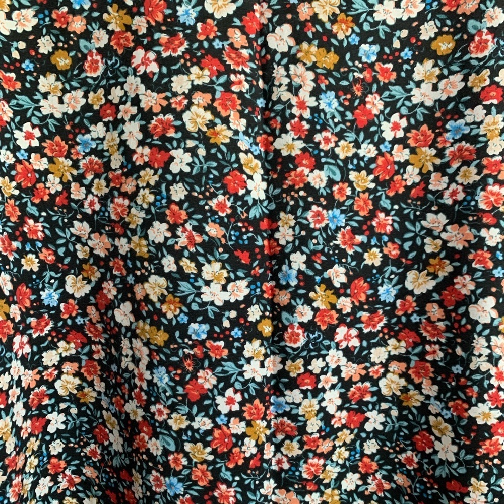 Floral Ruffle Sleeve Top - Picture 3 of 4